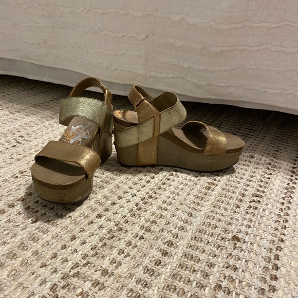 Platform wedge - Picture 2 of 2